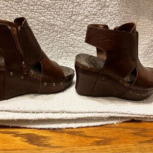 Pierre Dumas size 7 wedges